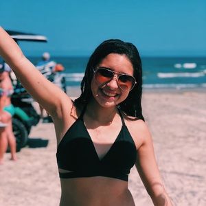 Meet your Posher, Lea